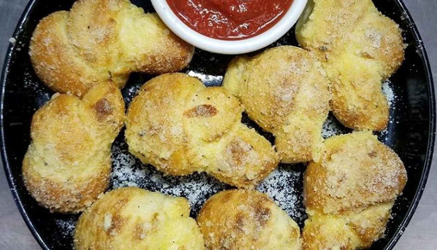 ๐ Clockwork Pizza, Get FREE Garlic Knots