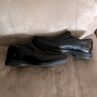 Men’s Nunbush Slip on dress shoes. Worn twice. 
Size M 8 1/2