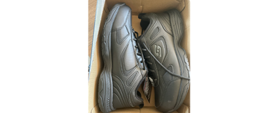 SKECHERS work shoes
Size 8/5